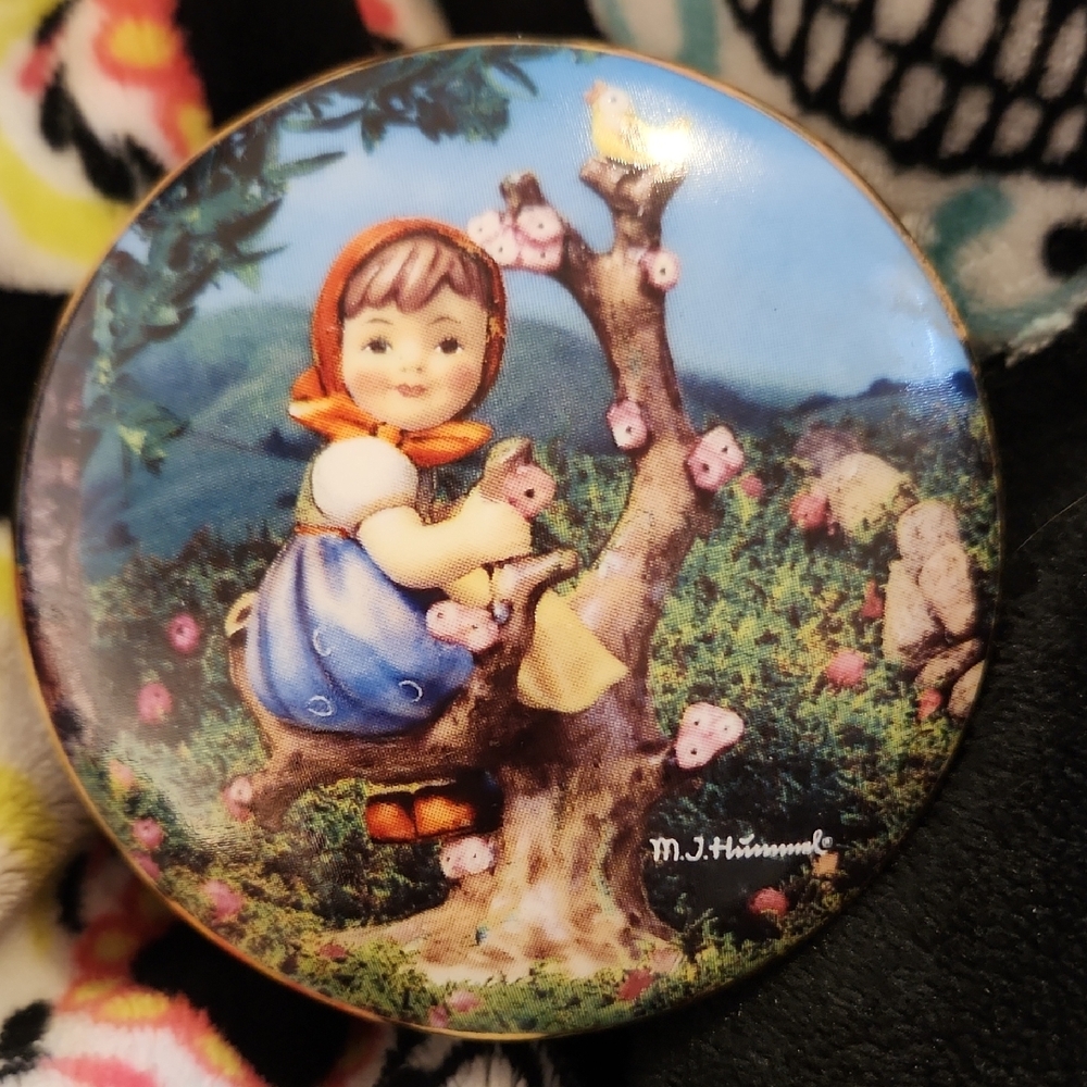 Hummel Music Box Girl and Tree